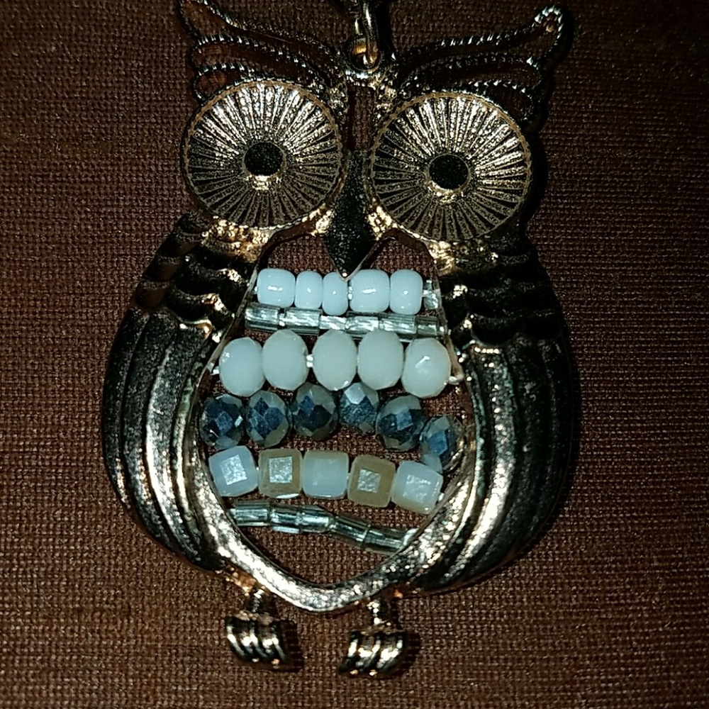 PM 143 Gorgeous gold colored owl necklace